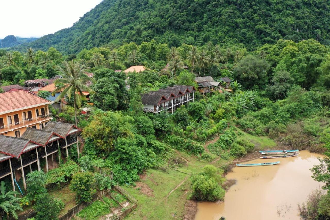 Pdv Guesthouse Muang Ngoi Exterior photo